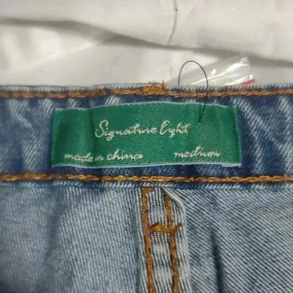 Signature 8 jean shorts - Picture 7 of 10